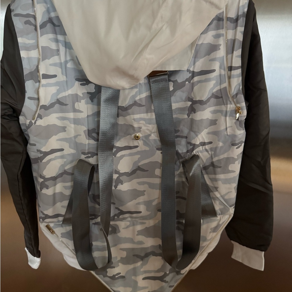 Jason Derulo’s Brand LVL XIII  Camouflage Gray/Cream Performance Jacket/Backpack - Picture 11 of 11